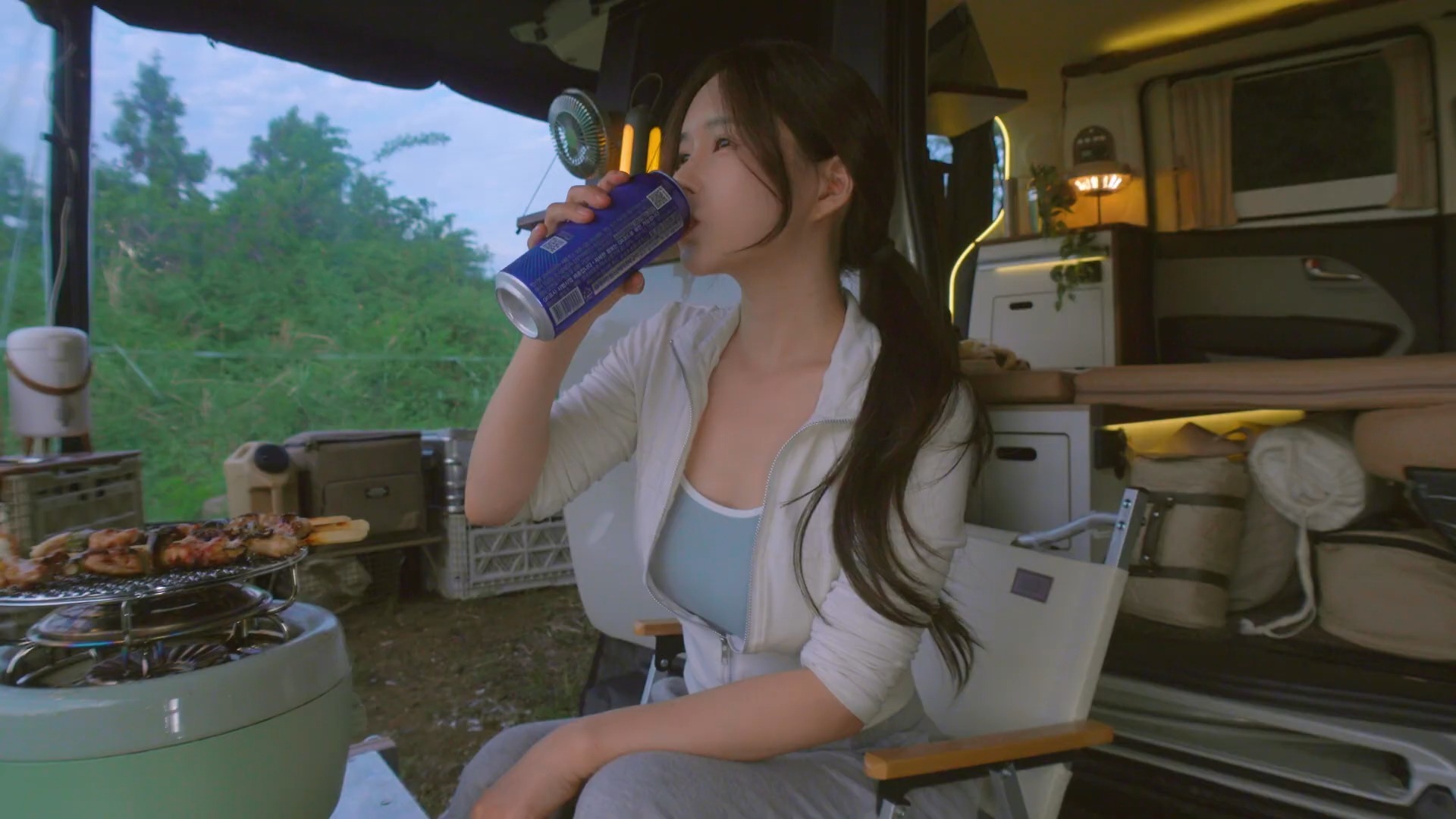 习近平：坚持平等相待、求同存异、互利合作符合中澳两国和两国人民根本利益